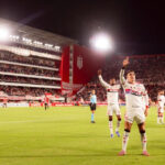 Flamengo empata, mas perde Arrascaeta com fratura