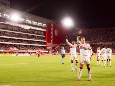 Flamengo empata, mas perde Arrascaeta com fratura