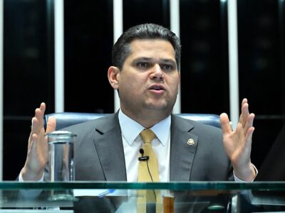 Alcolumbre evita calendário para PEC 6x1 e empresários pedem adiamento