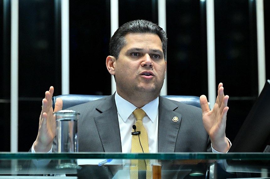 Alcolumbre evita calendário para PEC 6x1 e empresários pedem adiamento