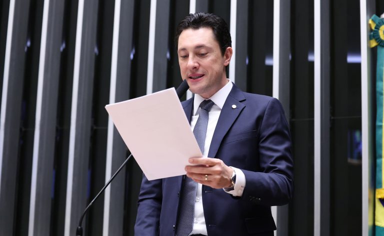 Câmara aprova minirreforma com multa de até R$ 30 mil a partidos