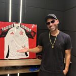 Camisa do Flamengo rifada para paciente com câncer