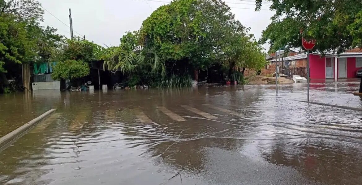 Chuvas no RS: 500 desalojados, emergência e rodovias afetadas