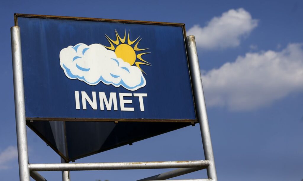 Inmet prevê temporais e chuva forte no Sul no domingo