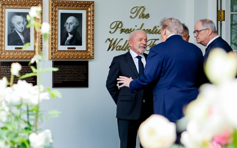 Lula e Trump se reúnem por 3h e tratam de tarifas, crime e Copa