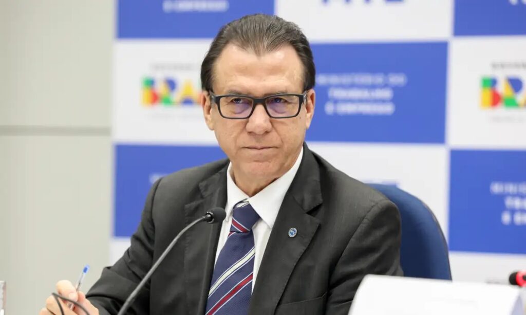 Marinho cobra Congresso por fim da 6x1 e apps