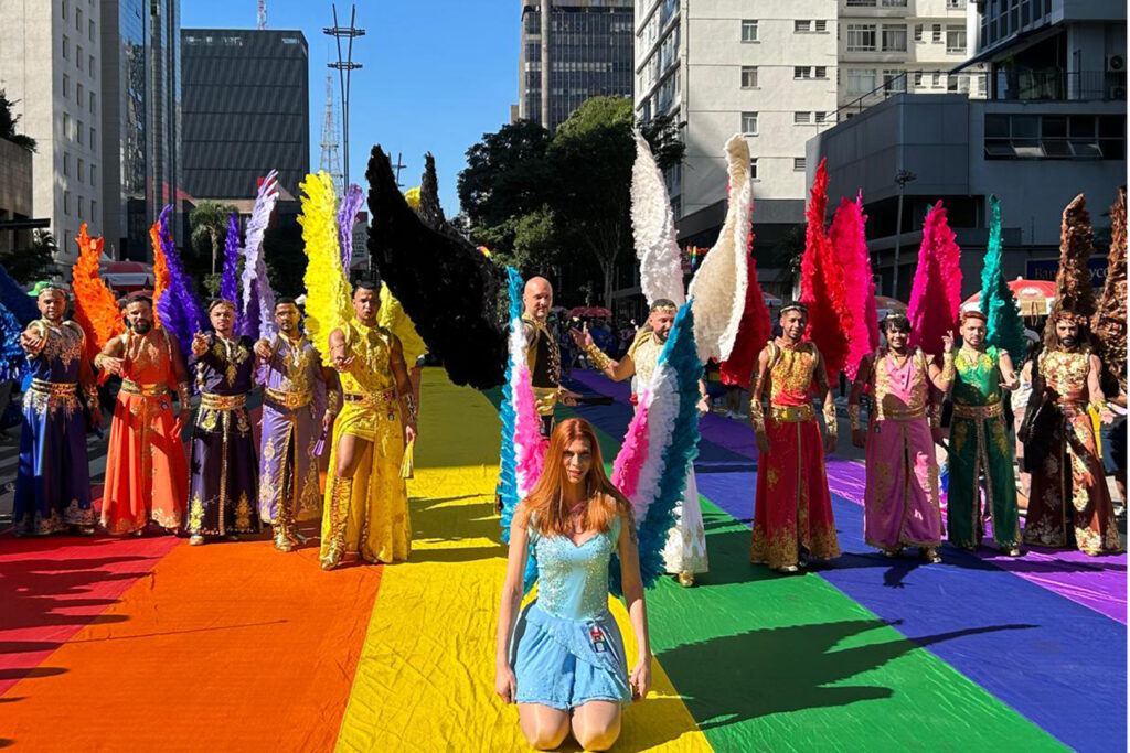Parada LGBT+ contrasta com Marcha para Jesus