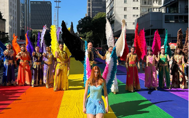 Parada LGBT+ contrasta com Marcha para Jesus