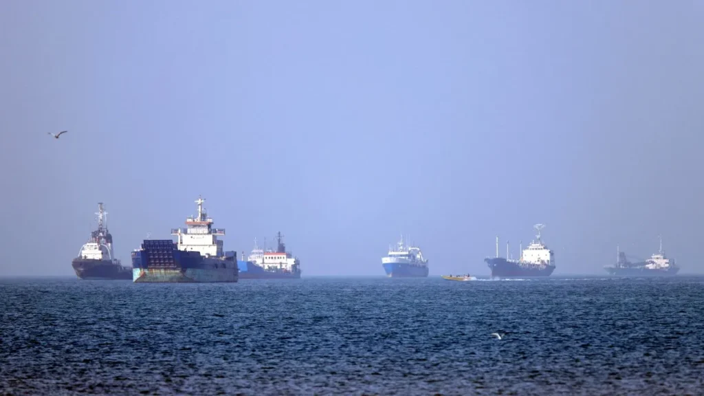 Irã e Omã avançam em acordo para navegação no Estreito de Ormuz