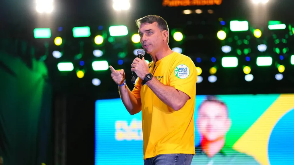 Flávio diz que aceitará resultado e vê TSE diferente de 2022