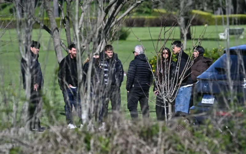 Messi se despede do pai em cerimônia reservada na Argentina