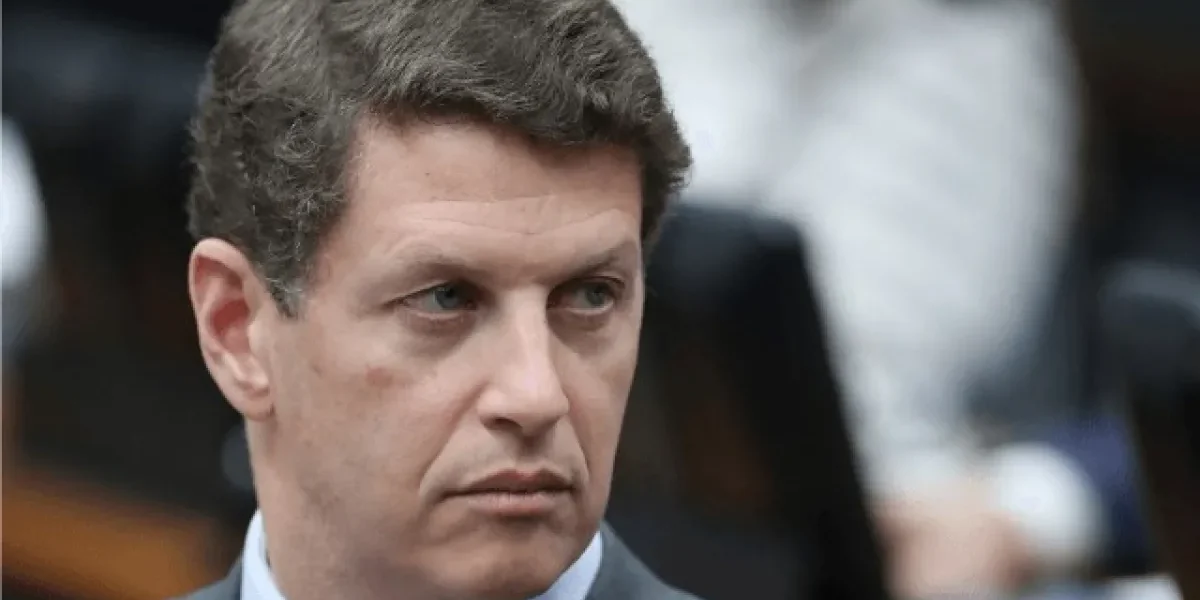 Salles troca suplente e ex-deputado entra na chapa ao Senado