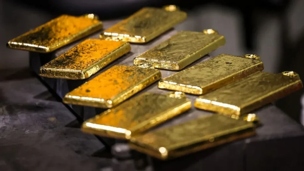 Ouro fecha em alta com foco no Fed e dados de inflação dos EUA