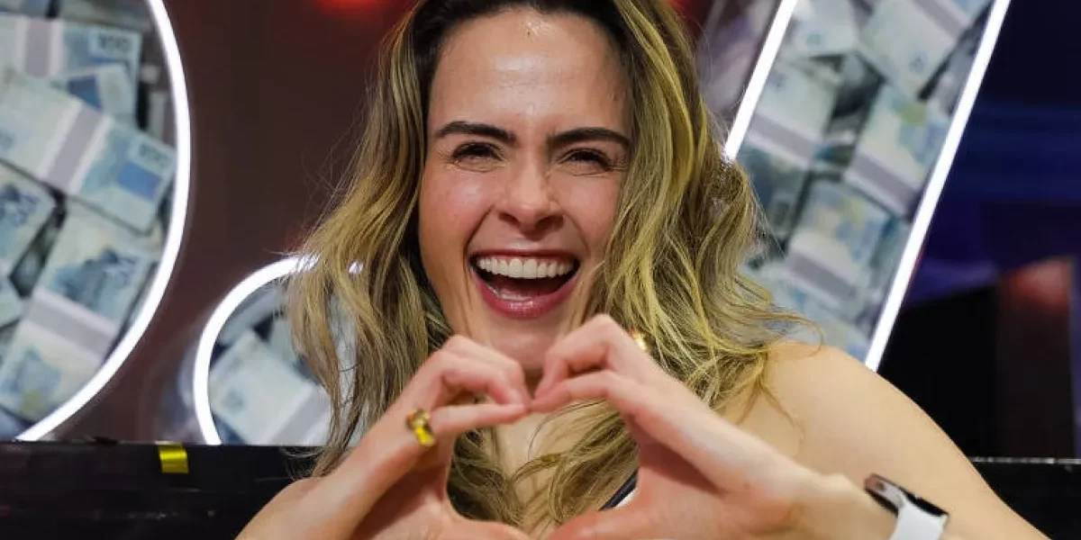 Ana Paula Renault arrasta fãs eufóricos em painel no SP2B