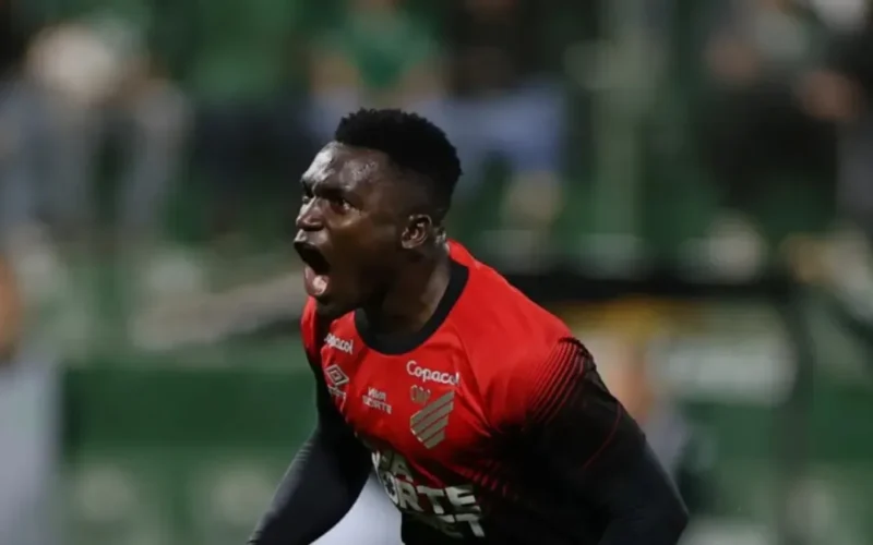 Athletico-PR empata com Bragantino e perde chance de encostar no líder